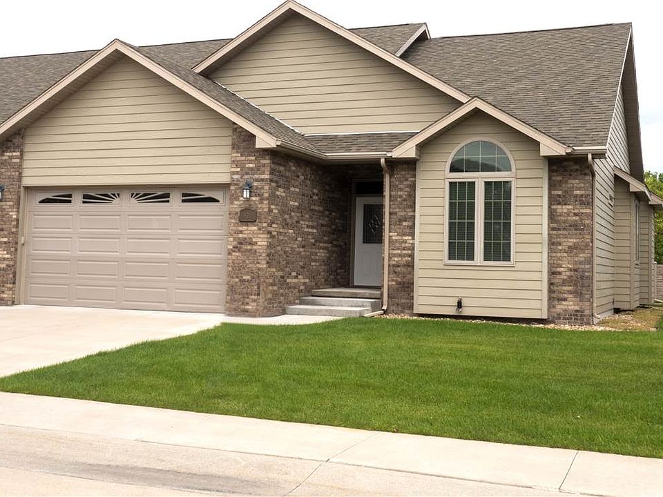 1st image of 921 Sandstone Dr