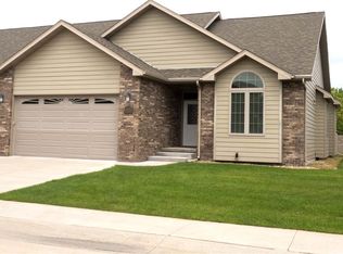921 Sandstone Dr, North Platte, NE 69101
