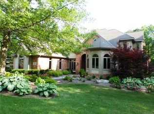 9285 Lake Ridge Dr, Clarkston, MI 48348