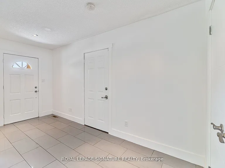 4 Patricia Ave #UPPER — Photo 6