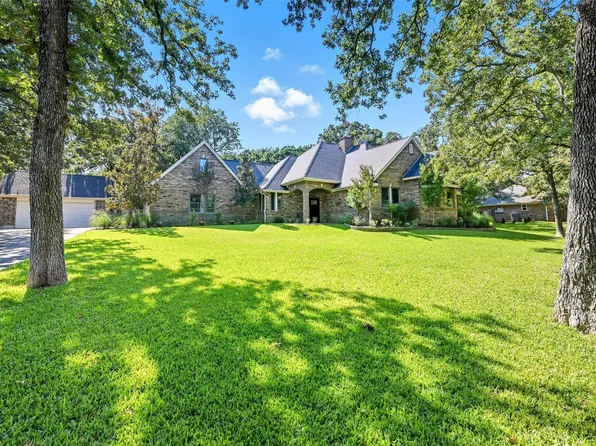 124 Westlake Woods Dr, Azle, TX 76020