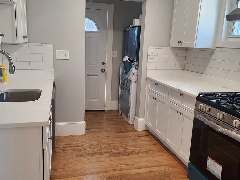 12 Hazelwood St #2 — Photo 1