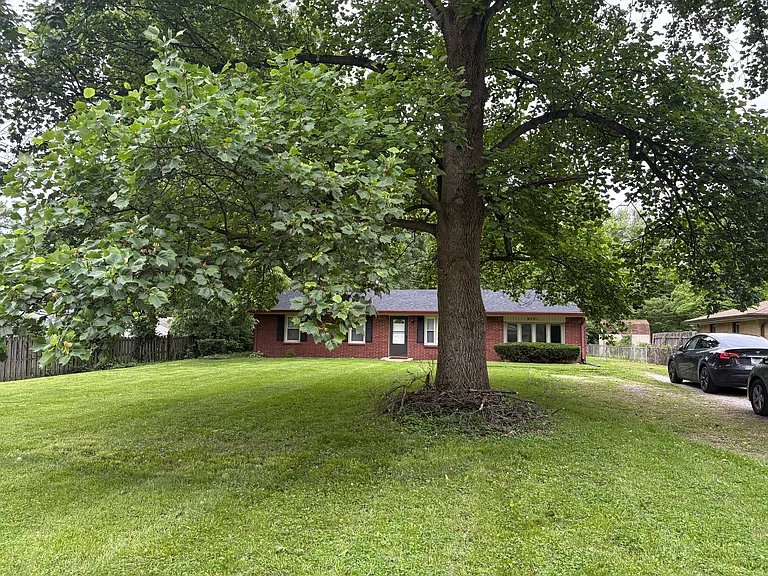 6728 N Oxford St — Photo 1