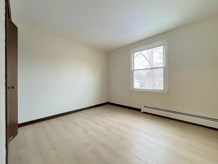 364 Robert Dr — Photo 6