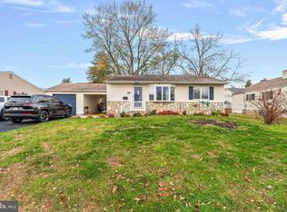 216 Wellington Dr, Warminster, PA 18974