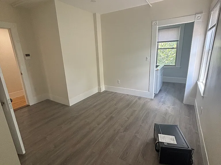 10 Howard St — Photo 12