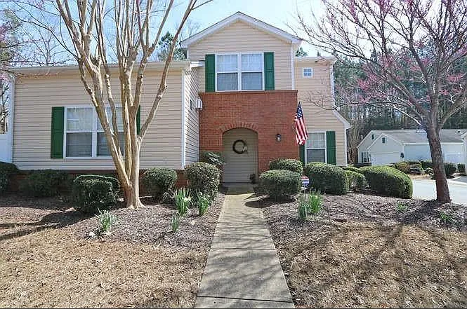 107 W Oaks Ct — Photo 1