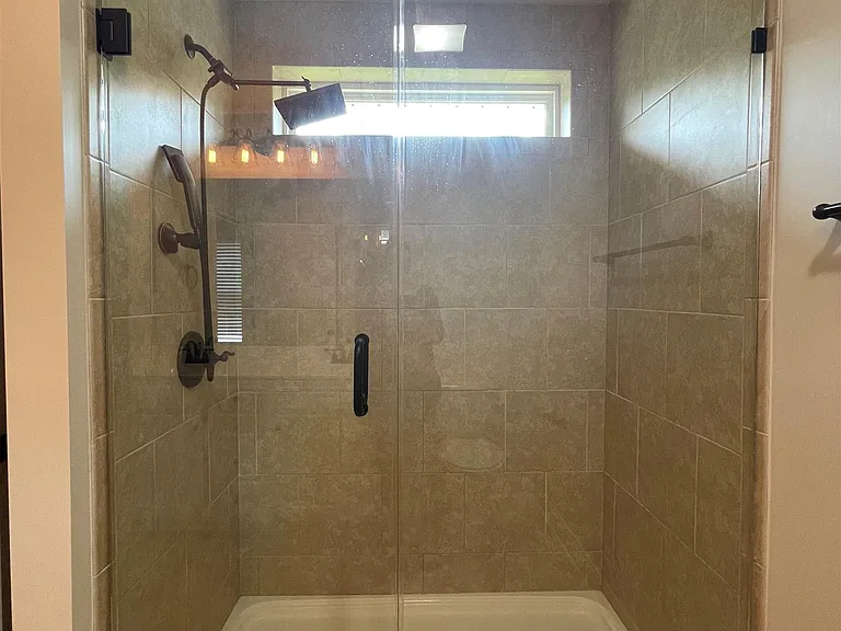 80 Lakeview Dr E — Photo 17