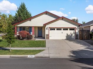 1703 Pearl Eye Ln, Medford, OR 97504