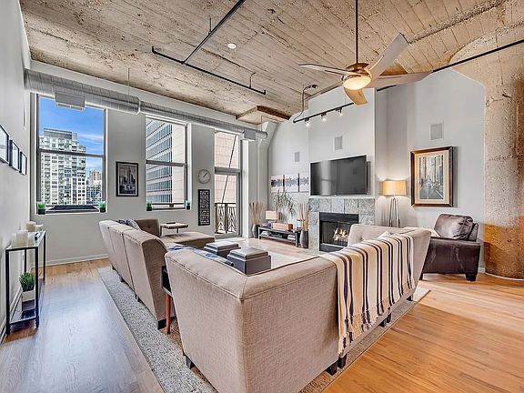 4th image of 758 N Larrabee St APT 322