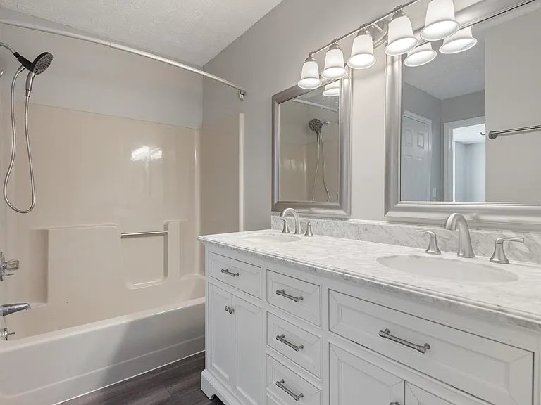1560 Pheasants Glen Dr — Photo 29