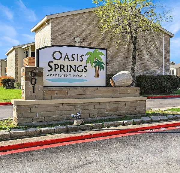 601 Bellaire Dr — Photo 1