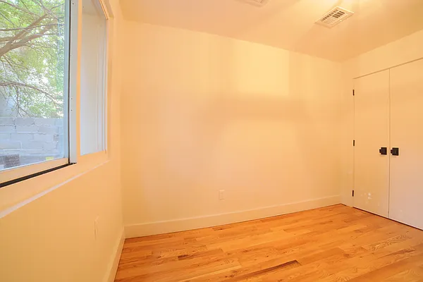 Rented by Prime Square Realty | media 15