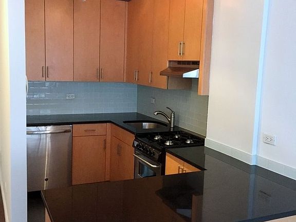3rd image of 330 E 46th St APT 6K
