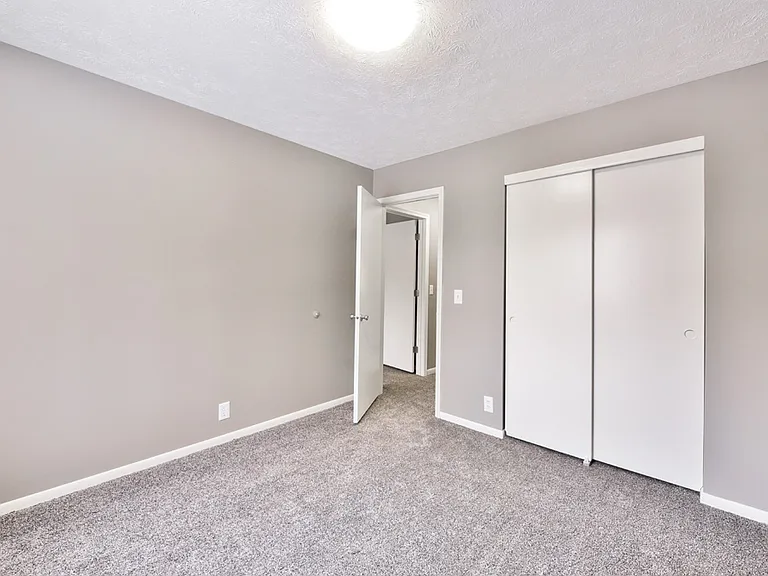 6804 S 140th Ave — Photo 23