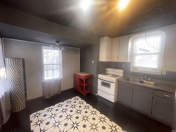 3rd image of 111 Bungalow Dr