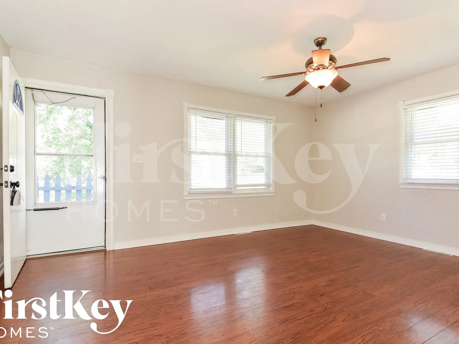 3 bed, 2.0 bath, 1504 sqft, $1,820 — Photo 4