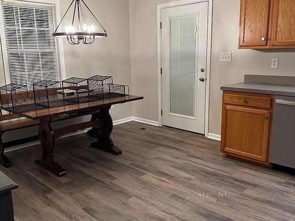 3rd image of 5961 Hines Cir
