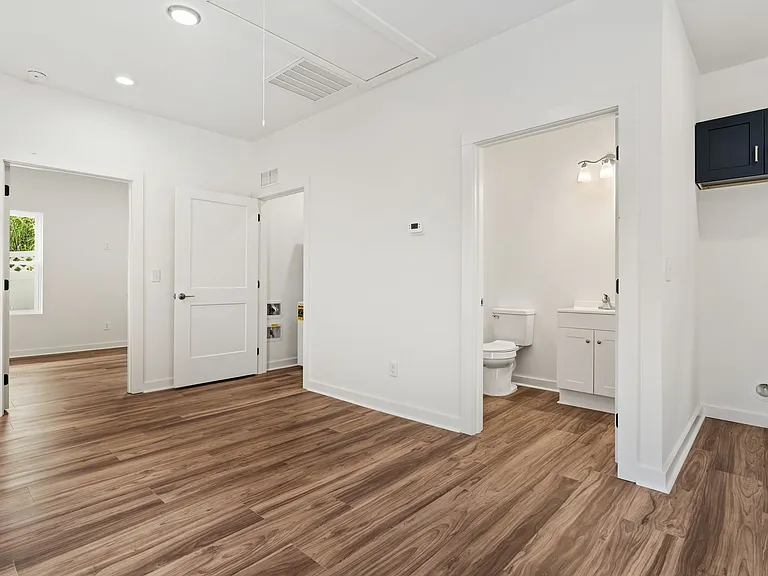 711 Gerard St #C — Photo 7