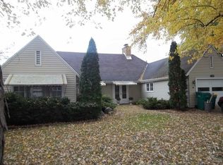 1620 N Riverside Dr, McHenry, IL 60050
