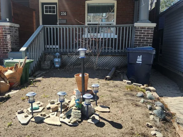 256 Woodbine Ave, Toronto, ON M4L 3P2