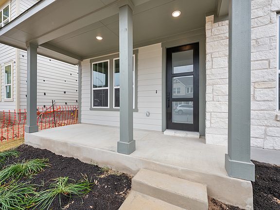 Lariat - Robin Interior Image 3