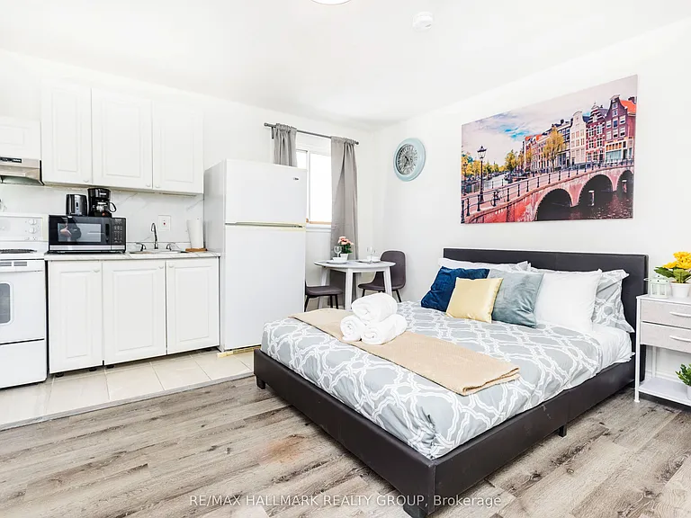 456 Bronson Ave #3 — Photo 2
