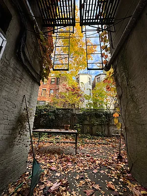 Rented by Pear NYC LLC | media 45