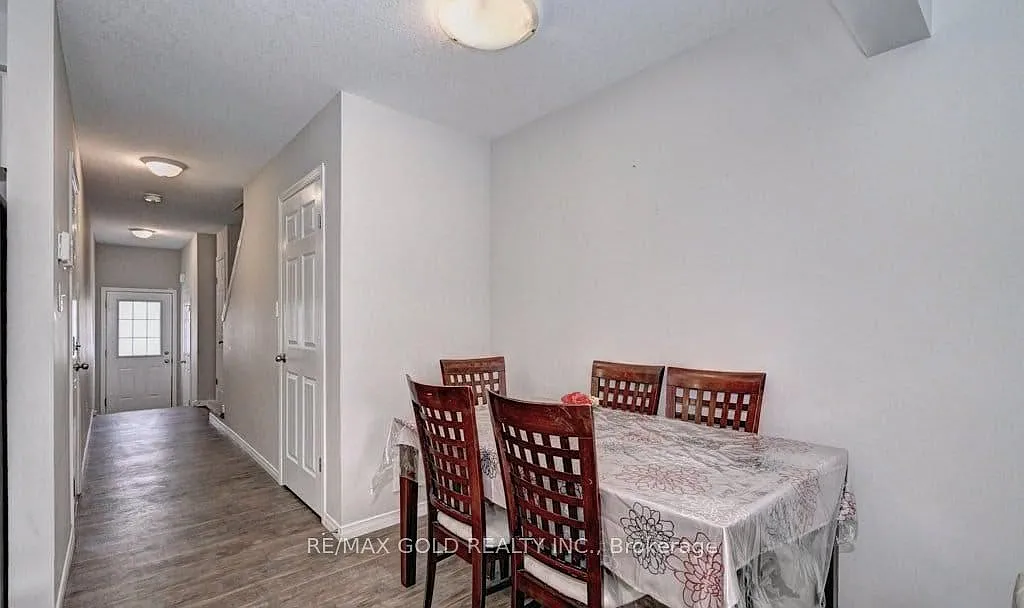 4 bed, $2,700 — Photo 2