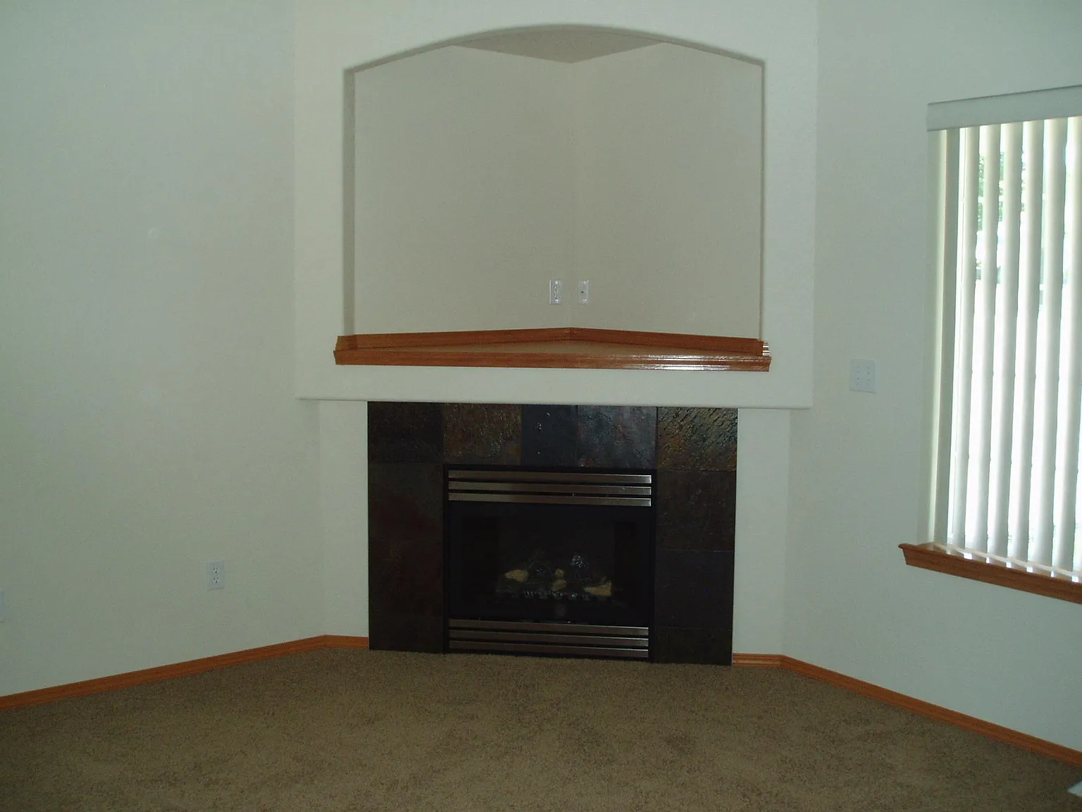 3 bed, 2.5 bath, 1600 sqft, $1,850 — Photo 3