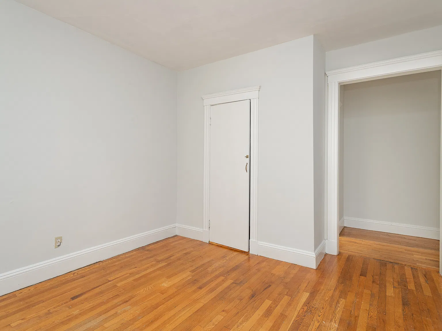 Studio, 350 sqft, $2,410 — Photo 3