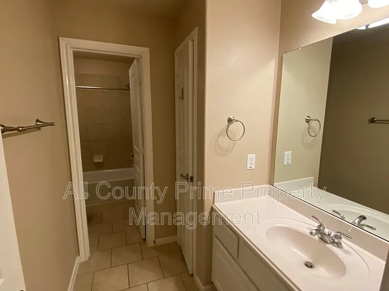 26226 Bright Dawn Ct — Photo 32