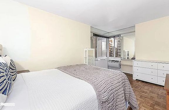 4th image of 411 E 53rd St APT 4M