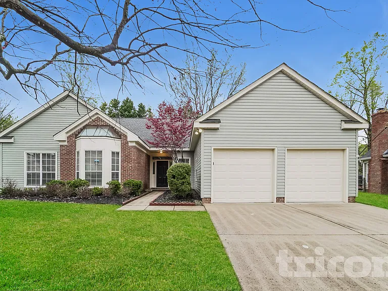11901 Harris Pointe Dr — Photo 1