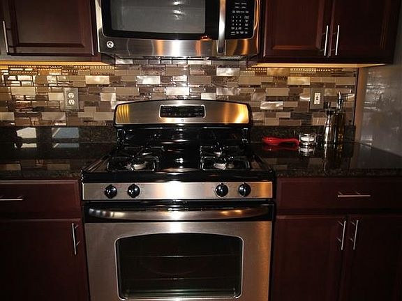 3rd image of 301 Kelsey Glen Ln