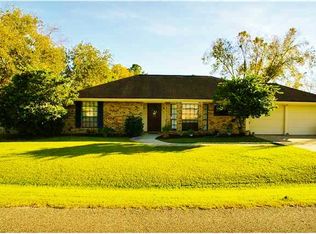 111 Irish Bend Dr, Youngsville, LA 70592