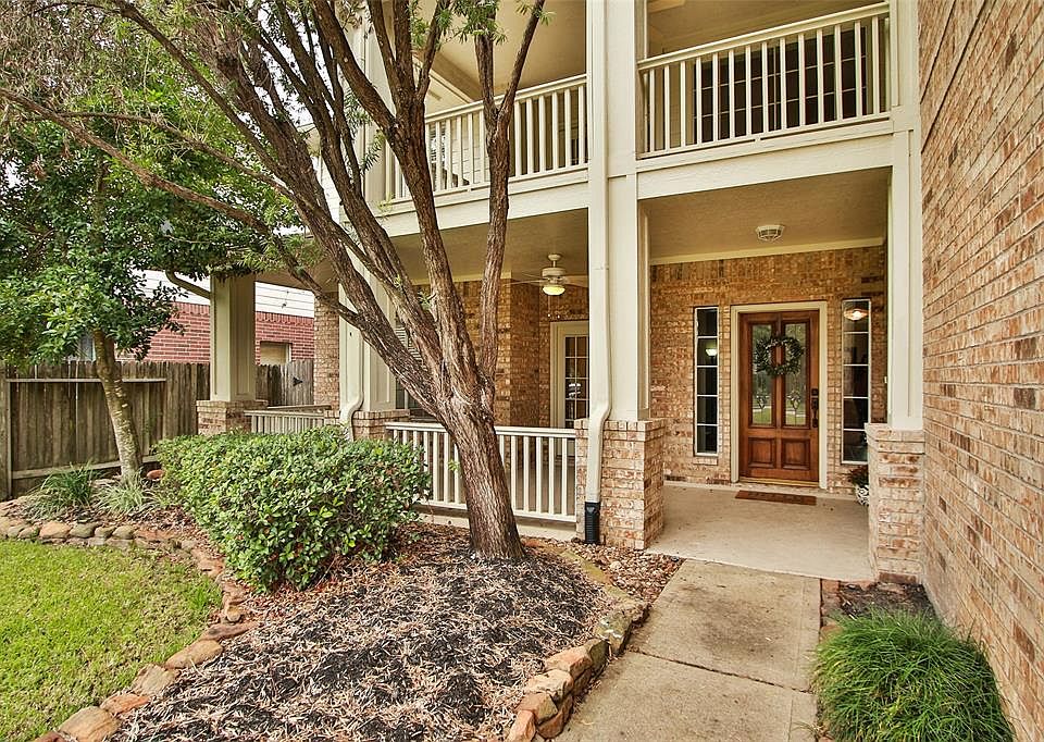 Just Reduced! Don't miss out on this immaculate home located in Memorial Creek Estates. 3980 sq. ft. of living space, a great place to call HOME!