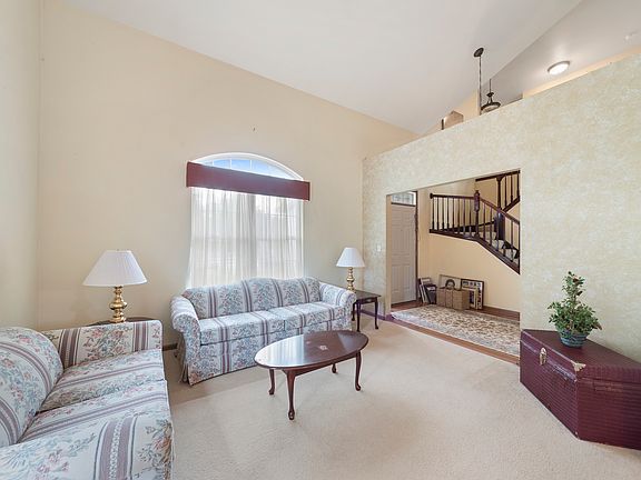 4th image of 413 Juniper Dr