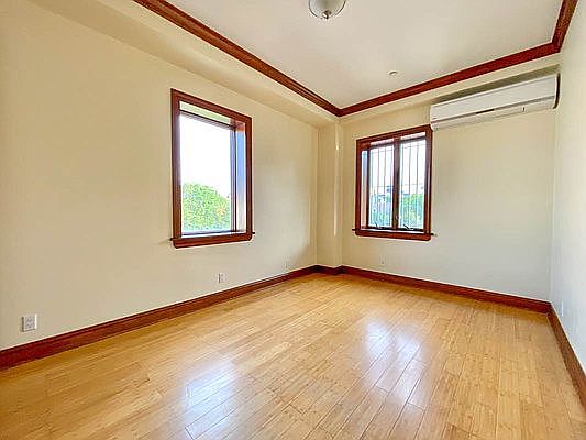 5th image of 12-14 31st Ave #11R