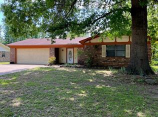 2106 E 15th St, Russellville, AR 72802