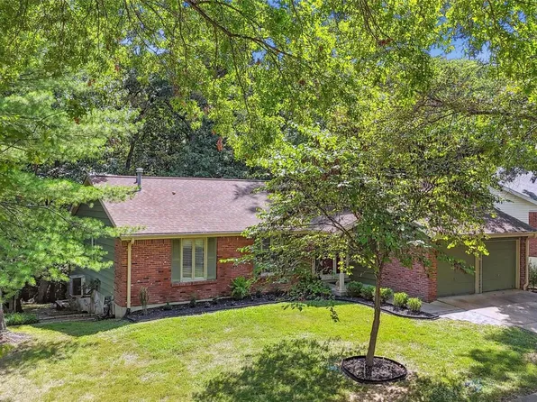 878 Totem Woods Ct, Ballwin, MO 63021