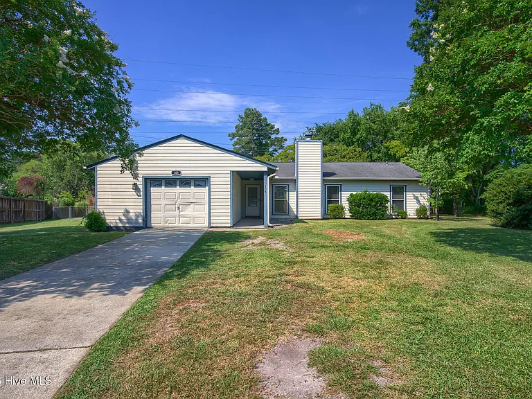 305 W Willowood Ln — Photo 1