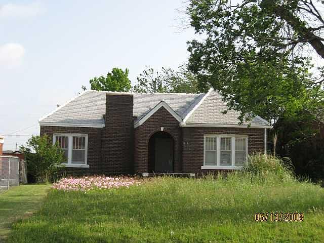 1st image of 805 NE 28th St