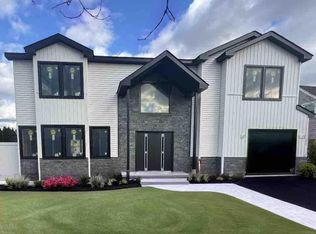 375 Loring Rd, Levittown, NY 11756