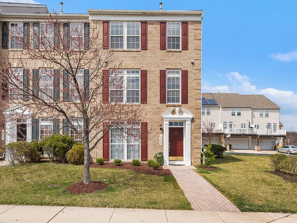 Beautiful End Unit Townhome 