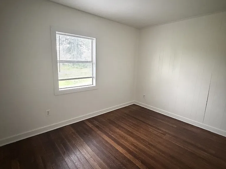305 W Dewey Ave — Photo 4