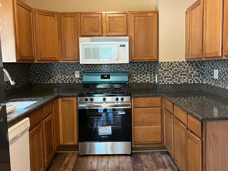 501 S May St — Photo 15