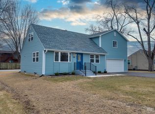 445 Crystal Ave, South Elgin, IL 60177