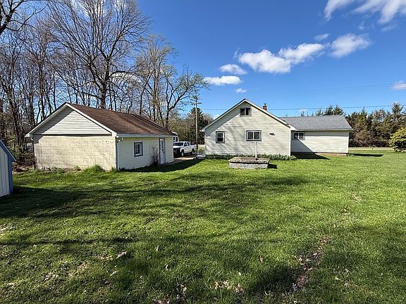 3rd image of 404 Keely Rd