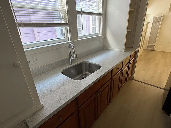 4th image of 206 23rd St #4